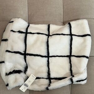 Anthropologie Sleeping on Snow White and Black Faux Fur Circle Scarf